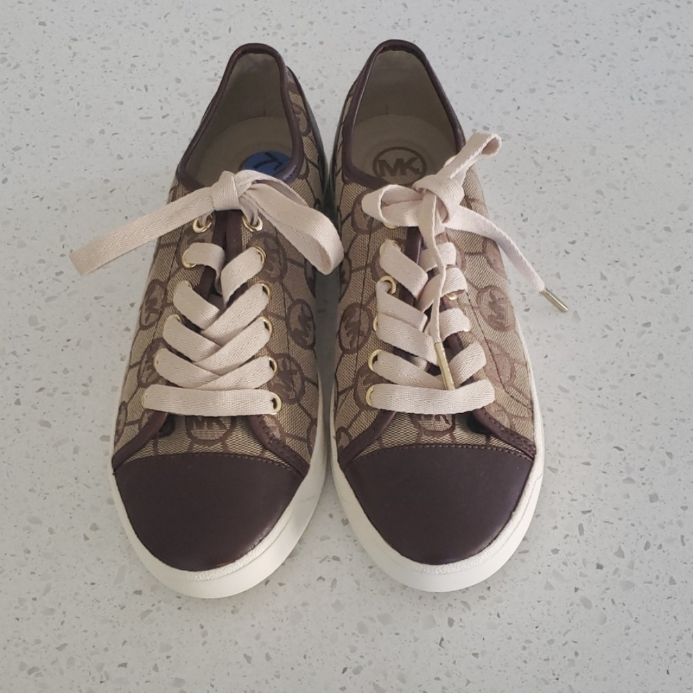 NEW 🔥Michael Kors Sneakers